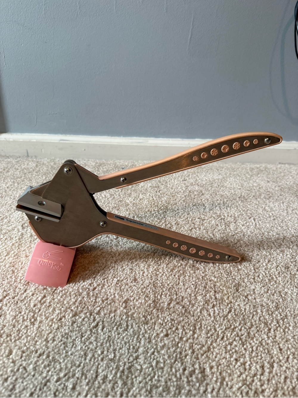Quickutz Pink Squeeze Hand Die Cutting Tool
